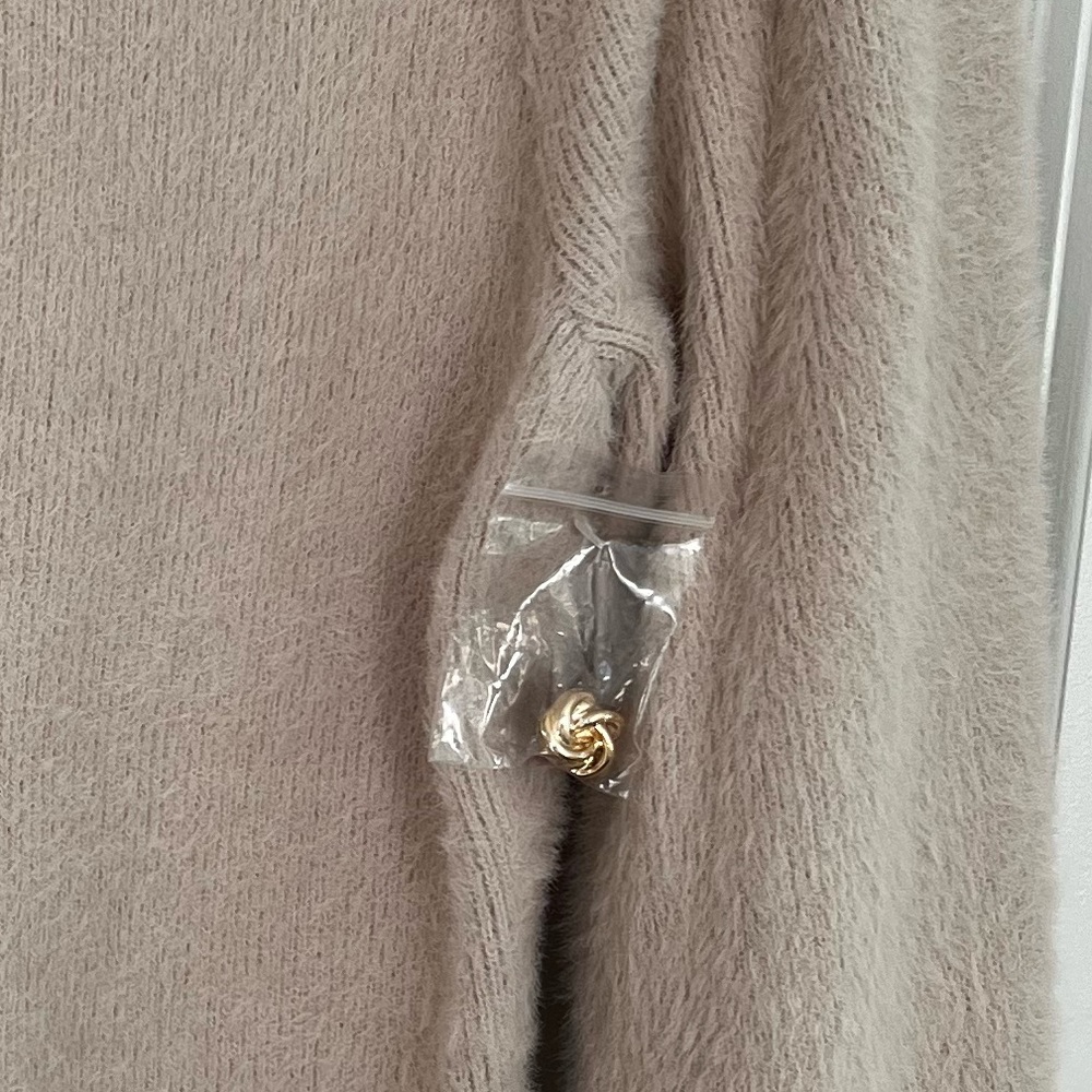 Joie Tan / Beige Women's Fuzzy Cardigan w/ Gold Detailed Buttons. Size Medium - Picture 5 of 5